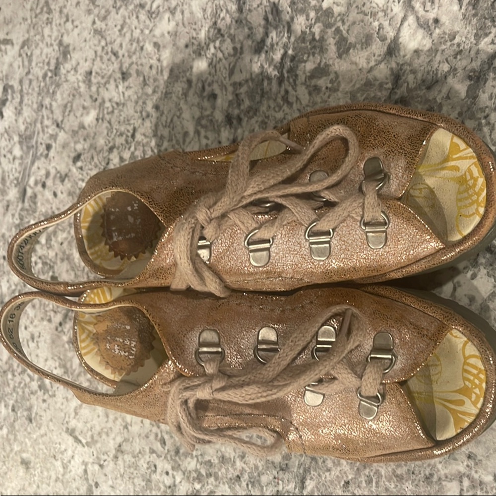 Elegant Women's Lace-Up sandal in Shimmering Gold